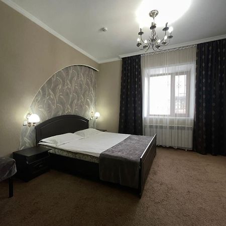 Vip Mini Hotel Semej Eksteriør bilde