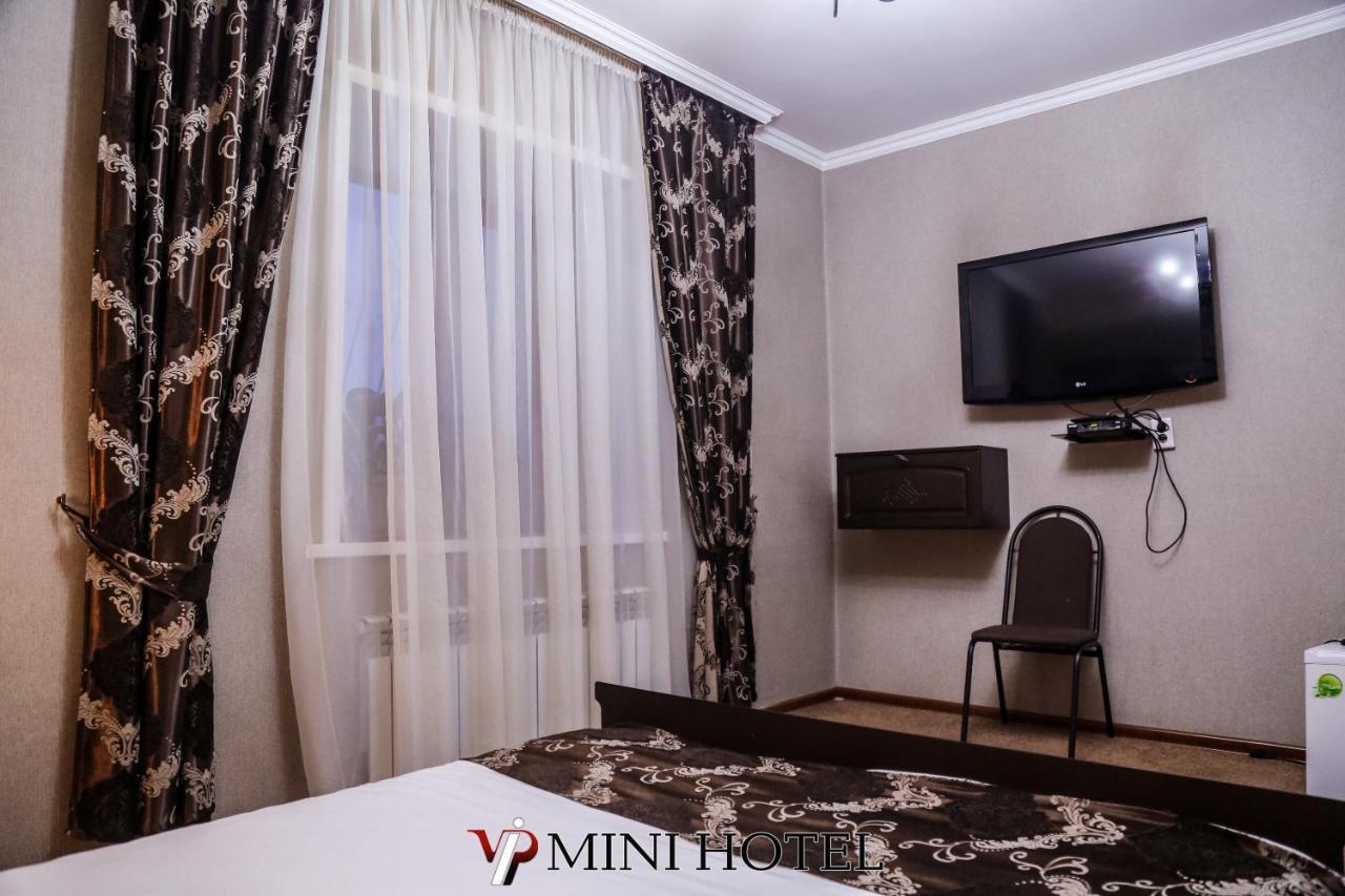Vip Mini Hotel Semej Eksteriør bilde