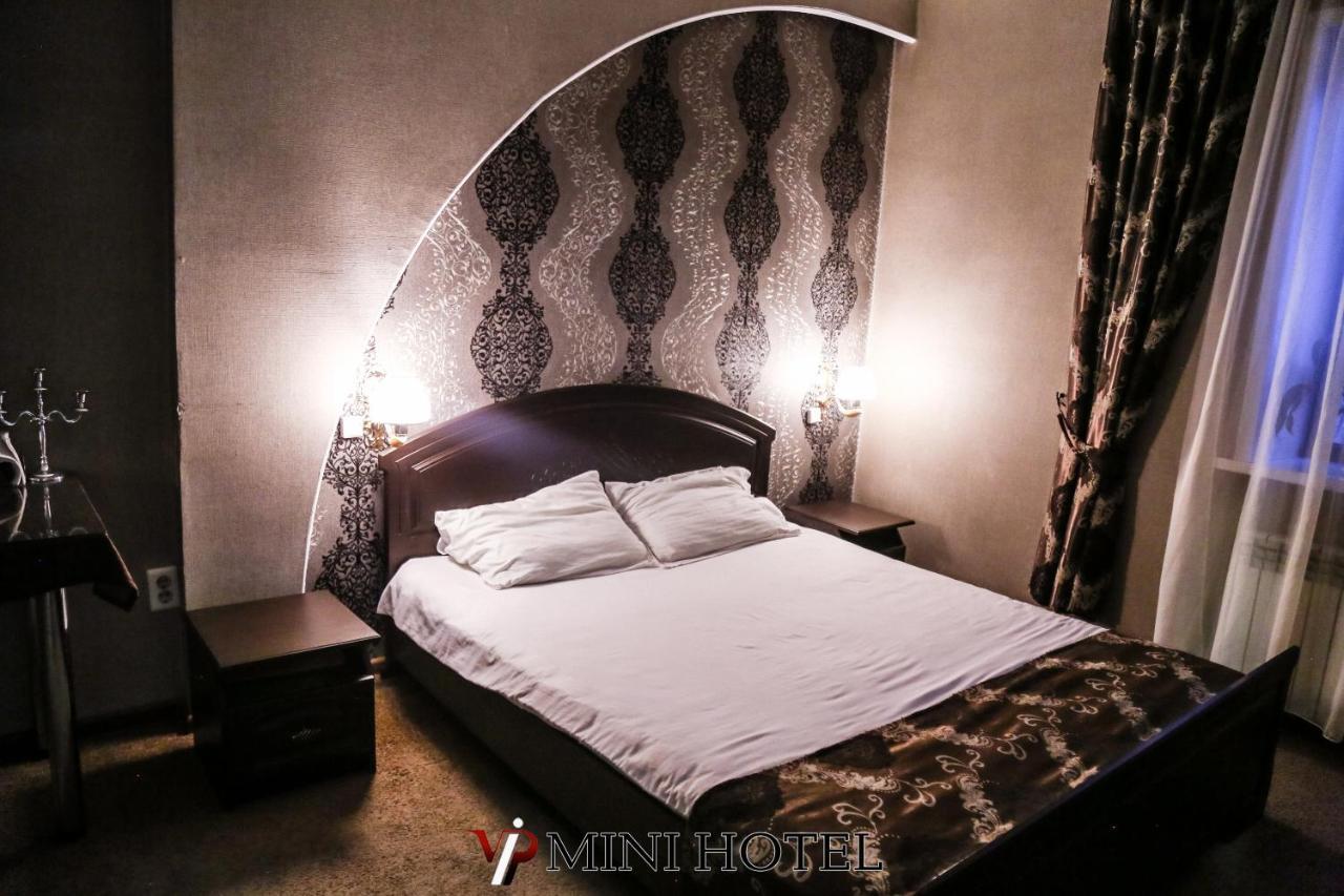 Vip Mini Hotel Semej Eksteriør bilde
