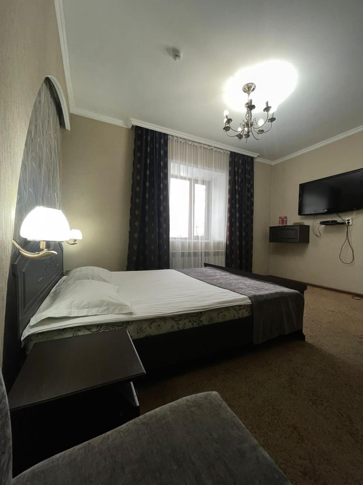 Vip Mini Hotel Semej Eksteriør bilde