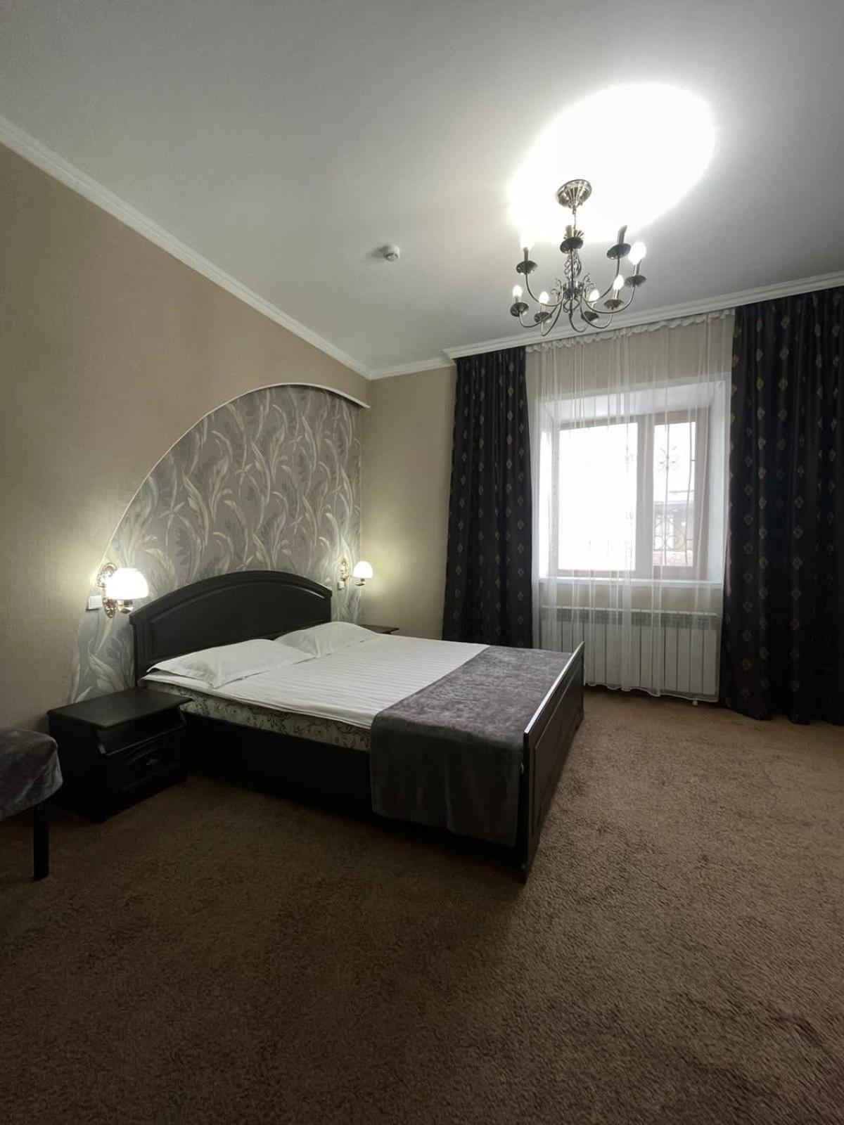 Vip Mini Hotel Semej Eksteriør bilde