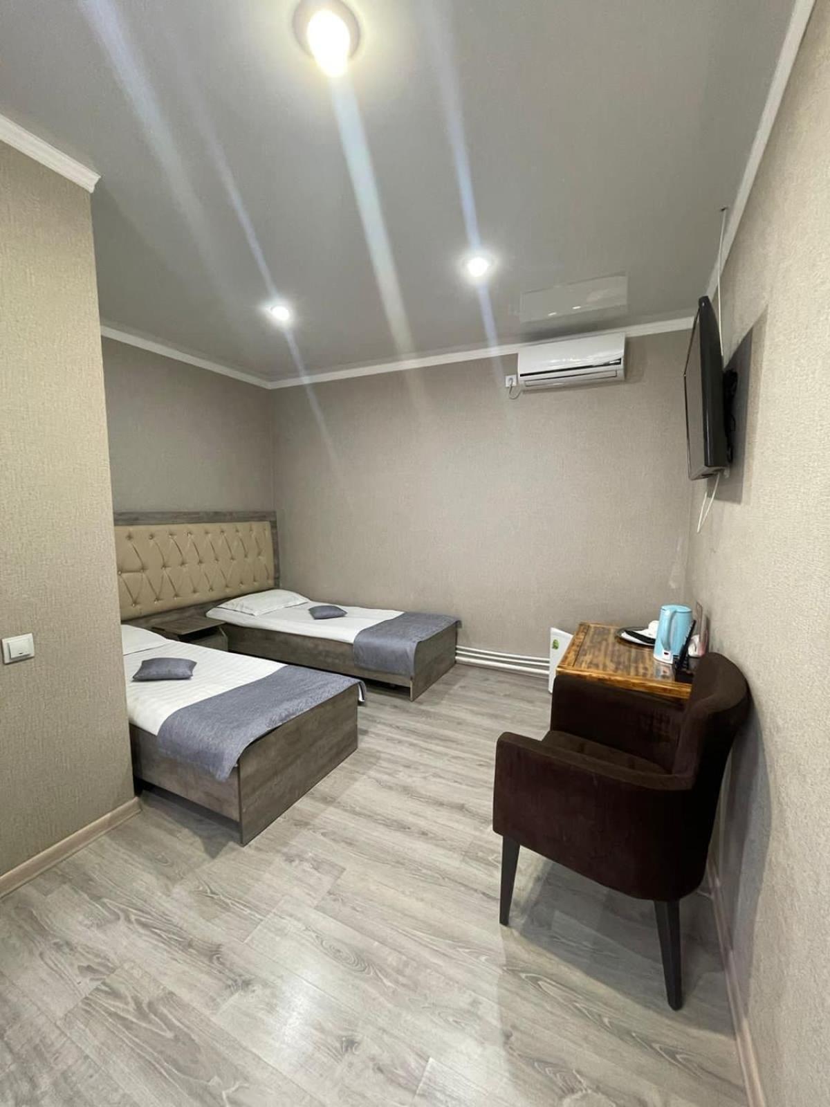 Vip Mini Hotel Semej Eksteriør bilde