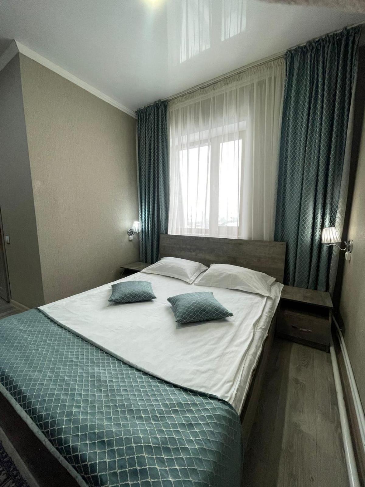 Vip Mini Hotel Semej Eksteriør bilde