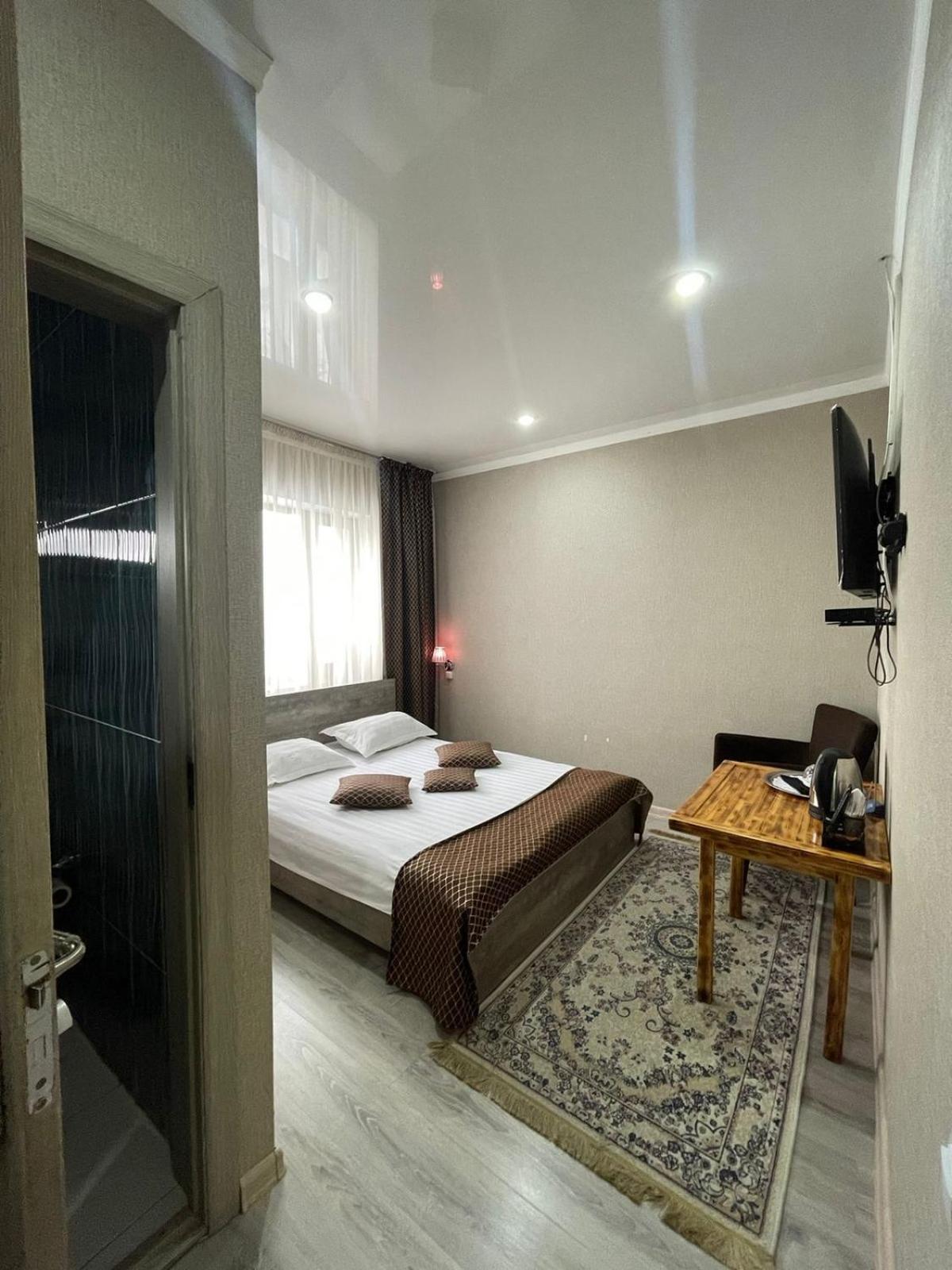Vip Mini Hotel Semej Eksteriør bilde