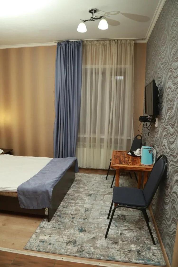 Vip Mini Hotel Semej Eksteriør bilde