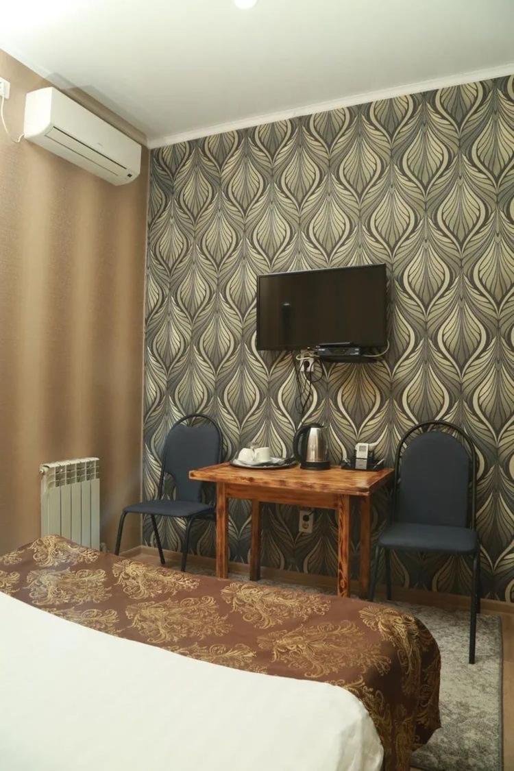 Vip Mini Hotel Semej Eksteriør bilde
