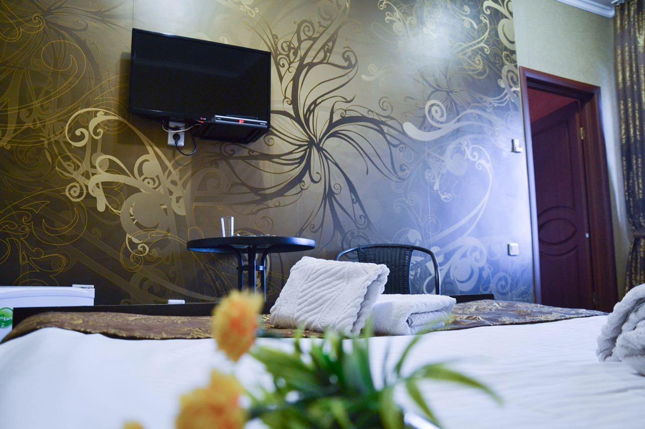 Vip Mini Hotel Semej Eksteriør bilde