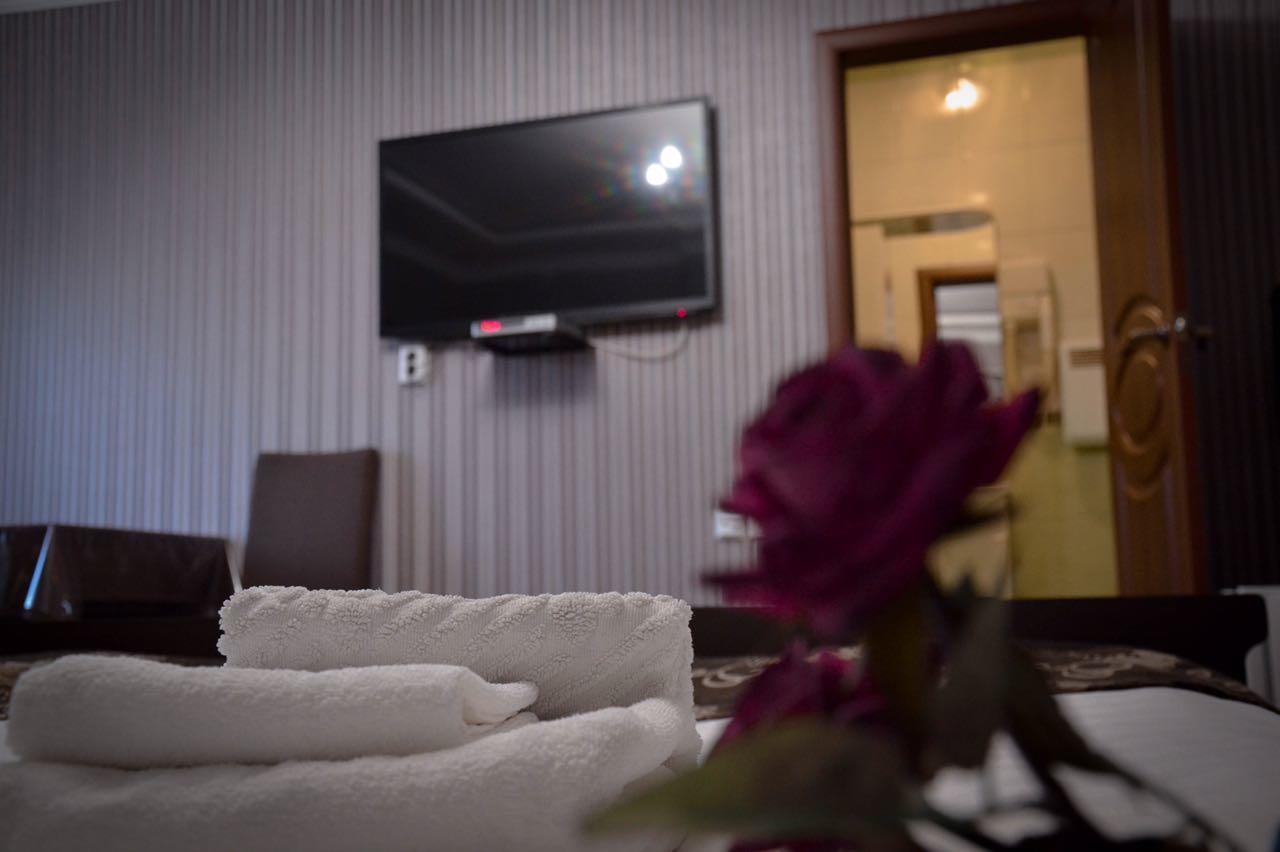 Vip Mini Hotel Semej Eksteriør bilde