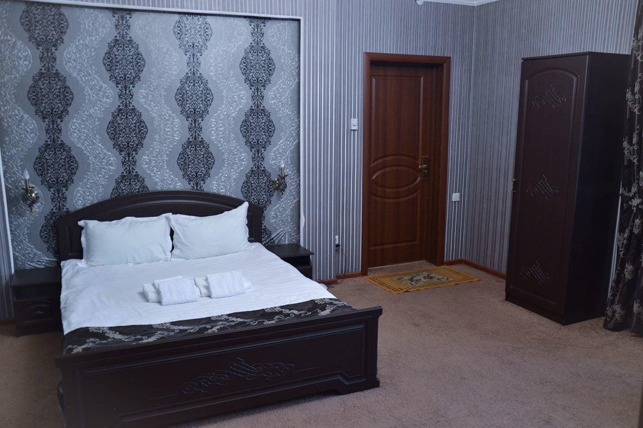 Vip Mini Hotel Semej Eksteriør bilde