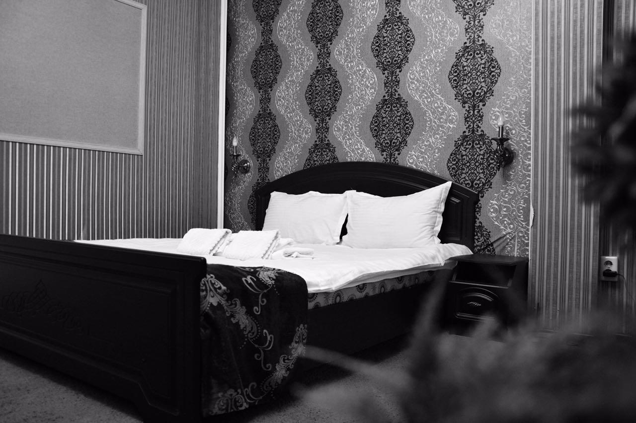 Vip Mini Hotel Semej Eksteriør bilde