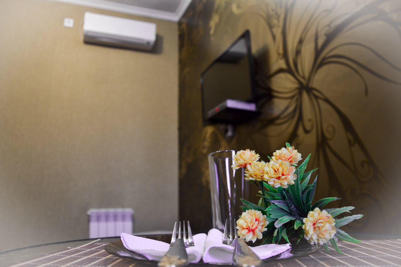 Vip Mini Hotel Semej Eksteriør bilde