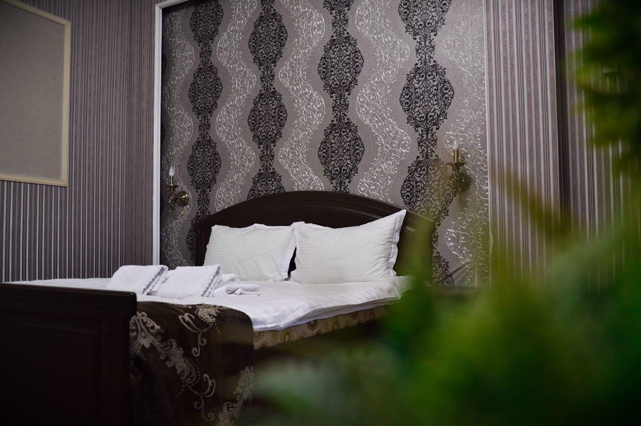 Vip Mini Hotel Semej Eksteriør bilde